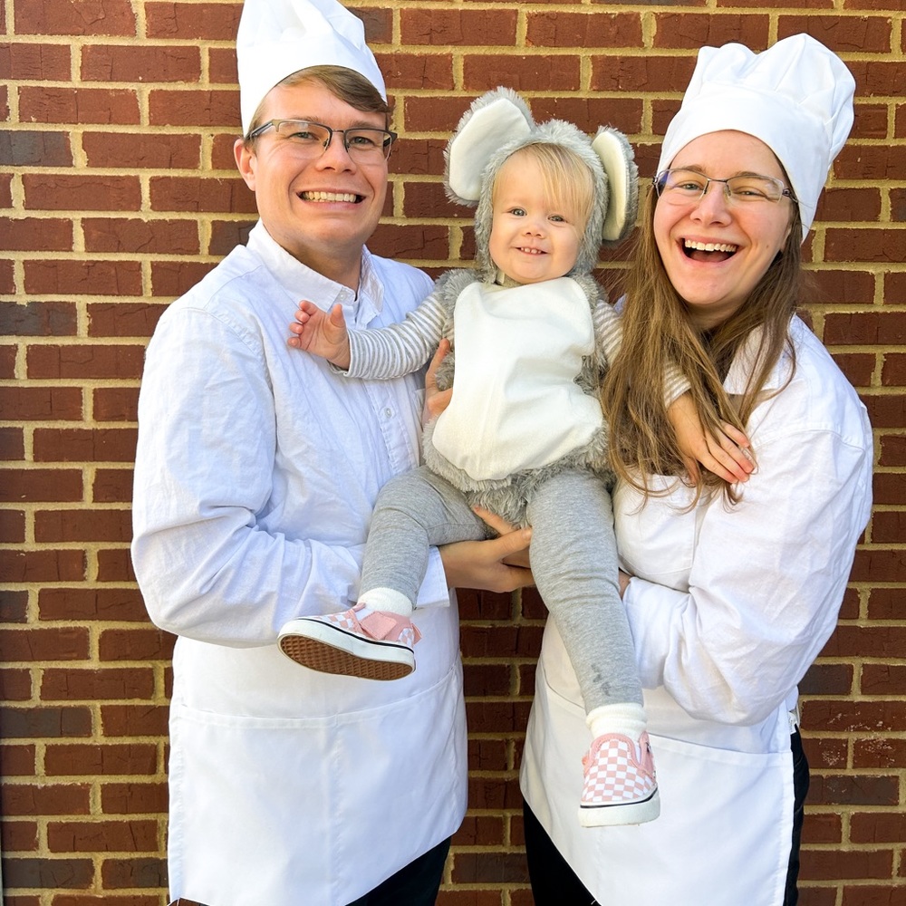 Two Chef’s Hats & Waist Aprons.